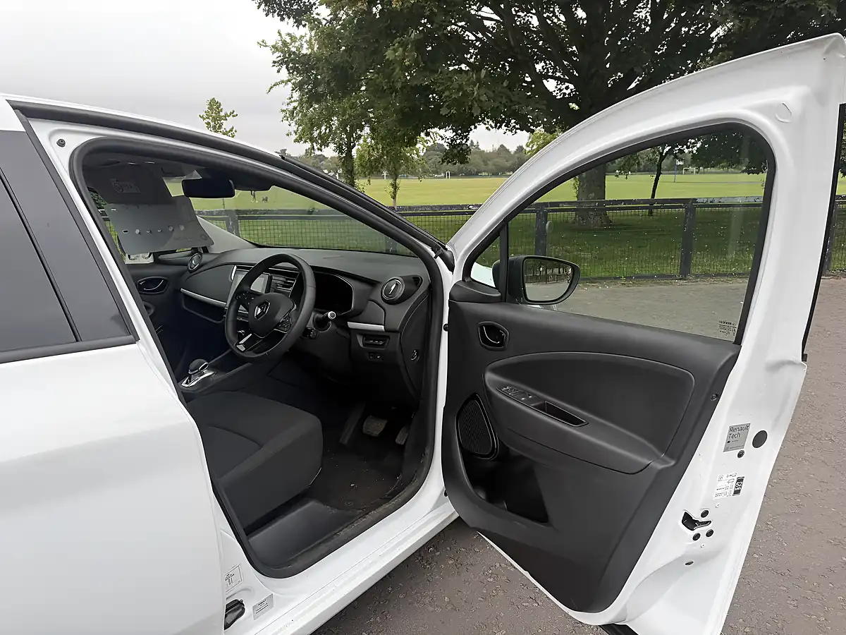 Used 2021 Renault Zoe I Business White - Interior and Exterior details 11