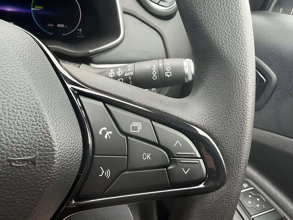 Used 2021 Renault Zoe I Business White - Interior and Exterior details 18