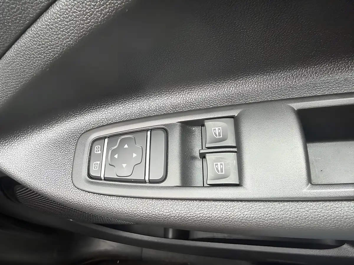 Used 2021 Renault Zoe I Business White - Interior and Exterior details 19