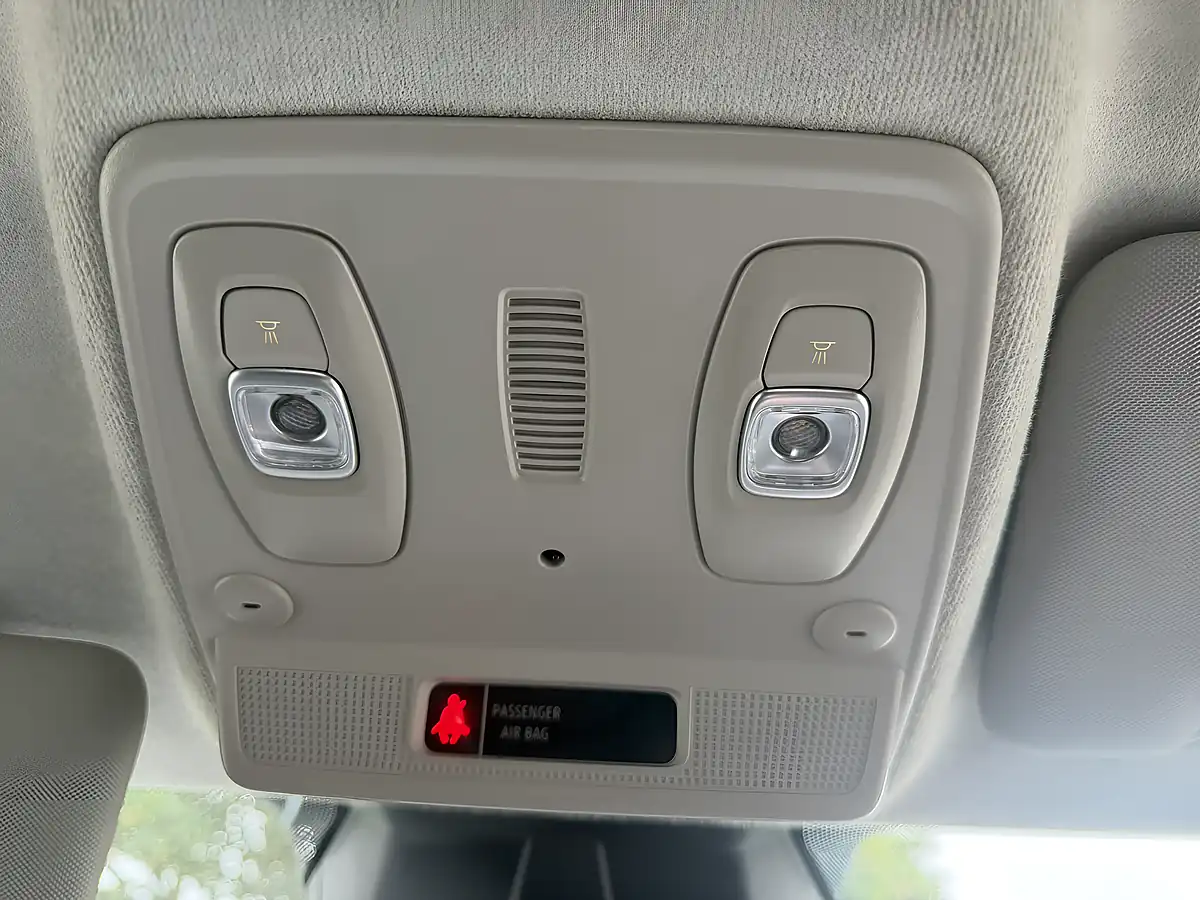 Used 2021 Renault Zoe I Business White - Interior and Exterior details 20