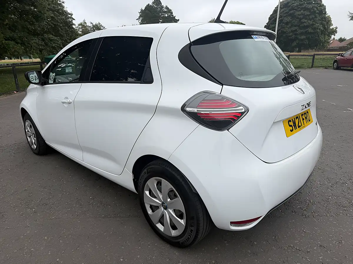 Used 2021 Renault Zoe I Business White - Interior and Exterior details 5