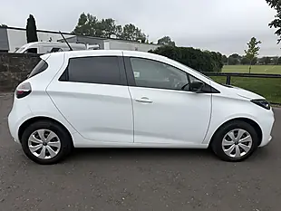 Used 2021 Renault Zoe I Business White - Interior and Exterior details 8