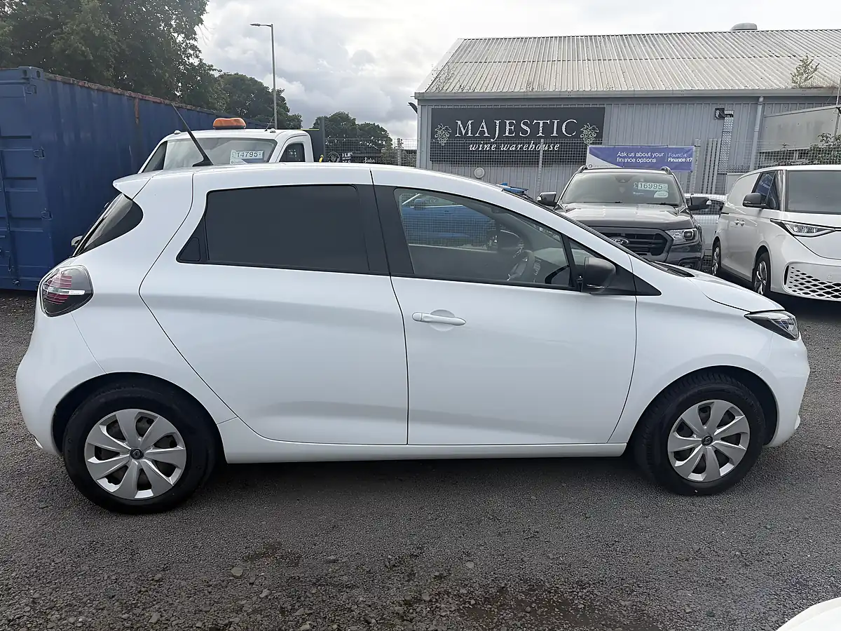 Used 2021 Renault Zoe I Business White - Interior and Exterior details 10