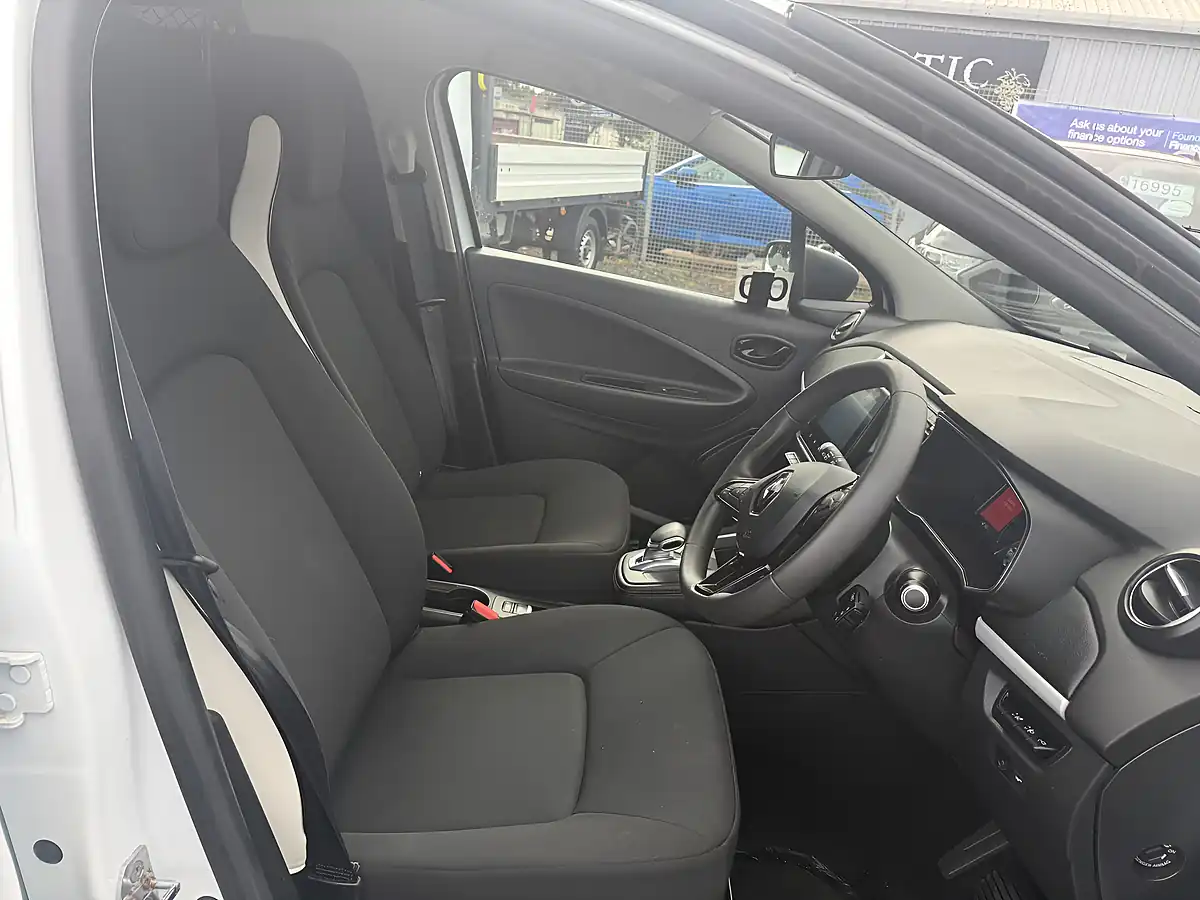 Used 2021 Renault Zoe I Business White - Interior and Exterior details 12