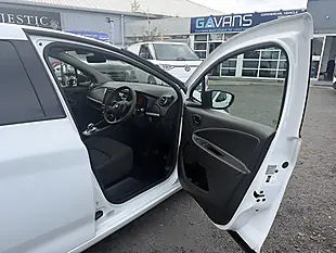 Used 2021 Renault Zoe I Business White - Interior and Exterior details 13