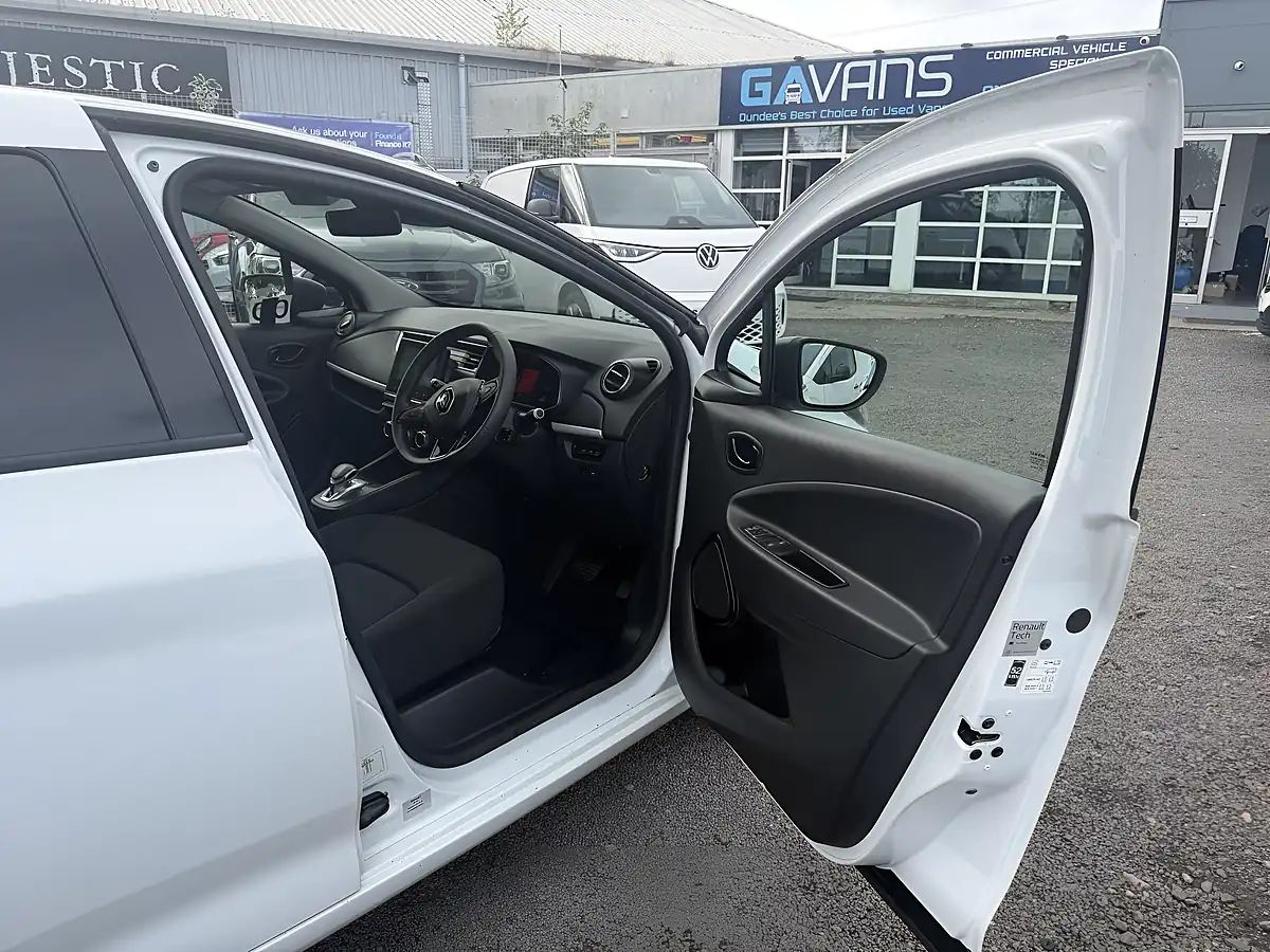 Used 2021 Renault Zoe I Business White - Interior and Exterior details 13
