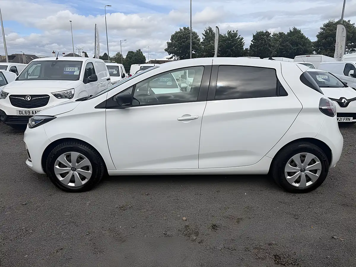 Used 2021 Renault Zoe I Business White - Interior and Exterior details 7