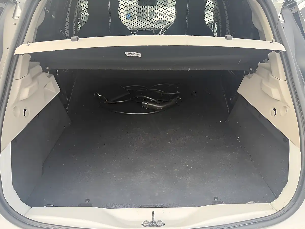 Used 2021 Renault Zoe I Business White - Interior and Exterior details 8