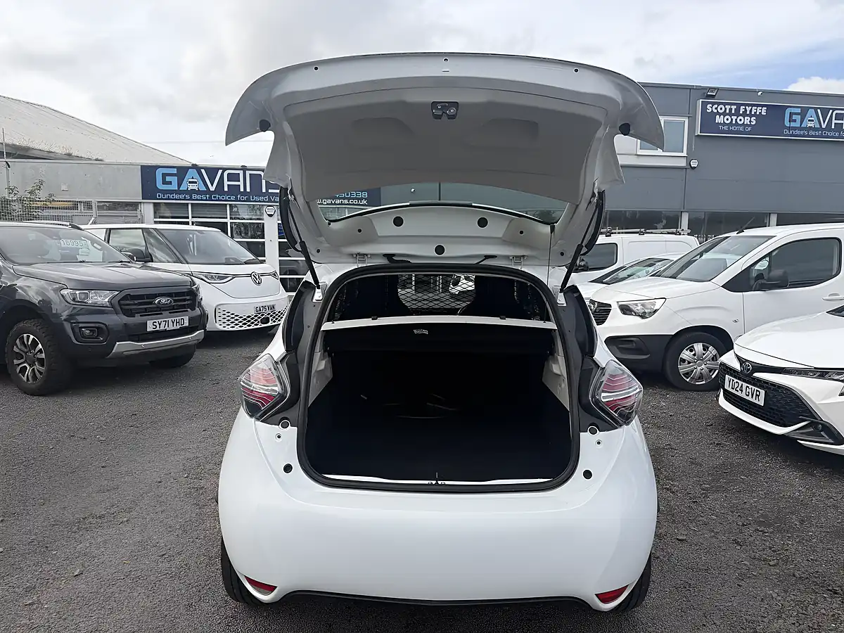 Used 2021 Renault Zoe I Business White - Interior and Exterior details 9