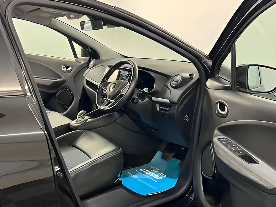 Used 2021 Renault Zoe Iconic Diamond Black - Interior and Exterior details 11