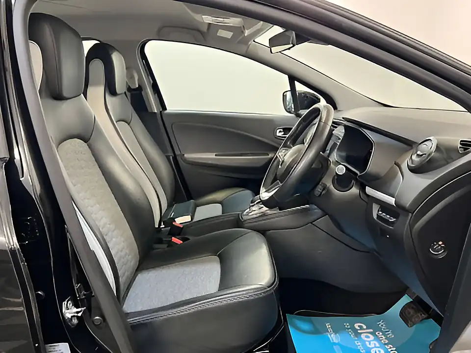 Used 2021 Renault Zoe Iconic Diamond Black - Interior and Exterior details 13