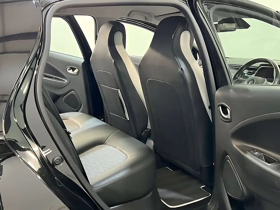 Used 2021 Renault Zoe Iconic Diamond Black - Interior and Exterior details 15