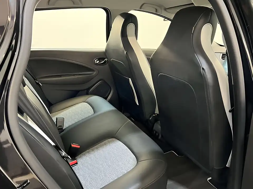 Used 2021 Renault Zoe Iconic Diamond Black - Interior and Exterior details 16