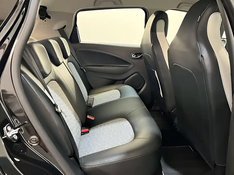 Used 2021 Renault Zoe Iconic Diamond Black - Interior and Exterior details 17