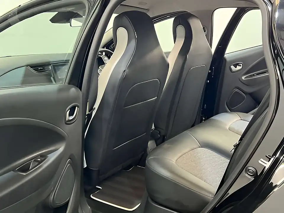 Used 2021 Renault Zoe Iconic Diamond Black - Interior and Exterior details 18