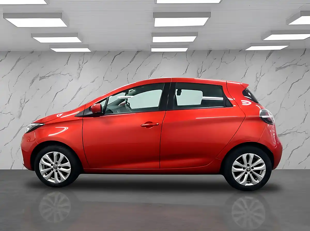 Used 2021 Renault Zoe Iconic Red - Interior and Exterior details 5