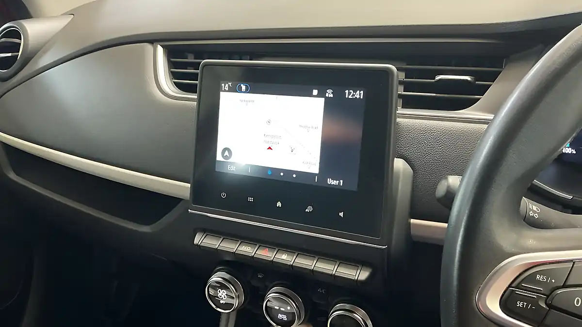 Used 2021 Renault Zoe Iconic Red - Interior and Exterior details 7