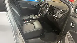 Used 2021 Renault Zoe Iconic White - Interior and Exterior details 7