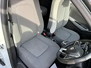 Used 2021 Renault Zoe Iconic White - Interior and Exterior details 11