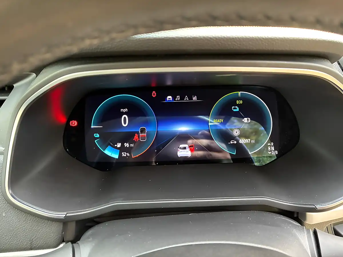 Used 2021 Renault Zoe Iconic White - Interior and Exterior details 12