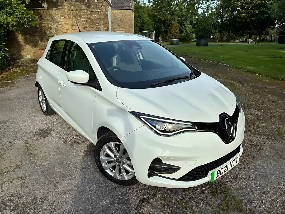 Used 2021 Renault Zoe Iconic White - Interior and Exterior details 14