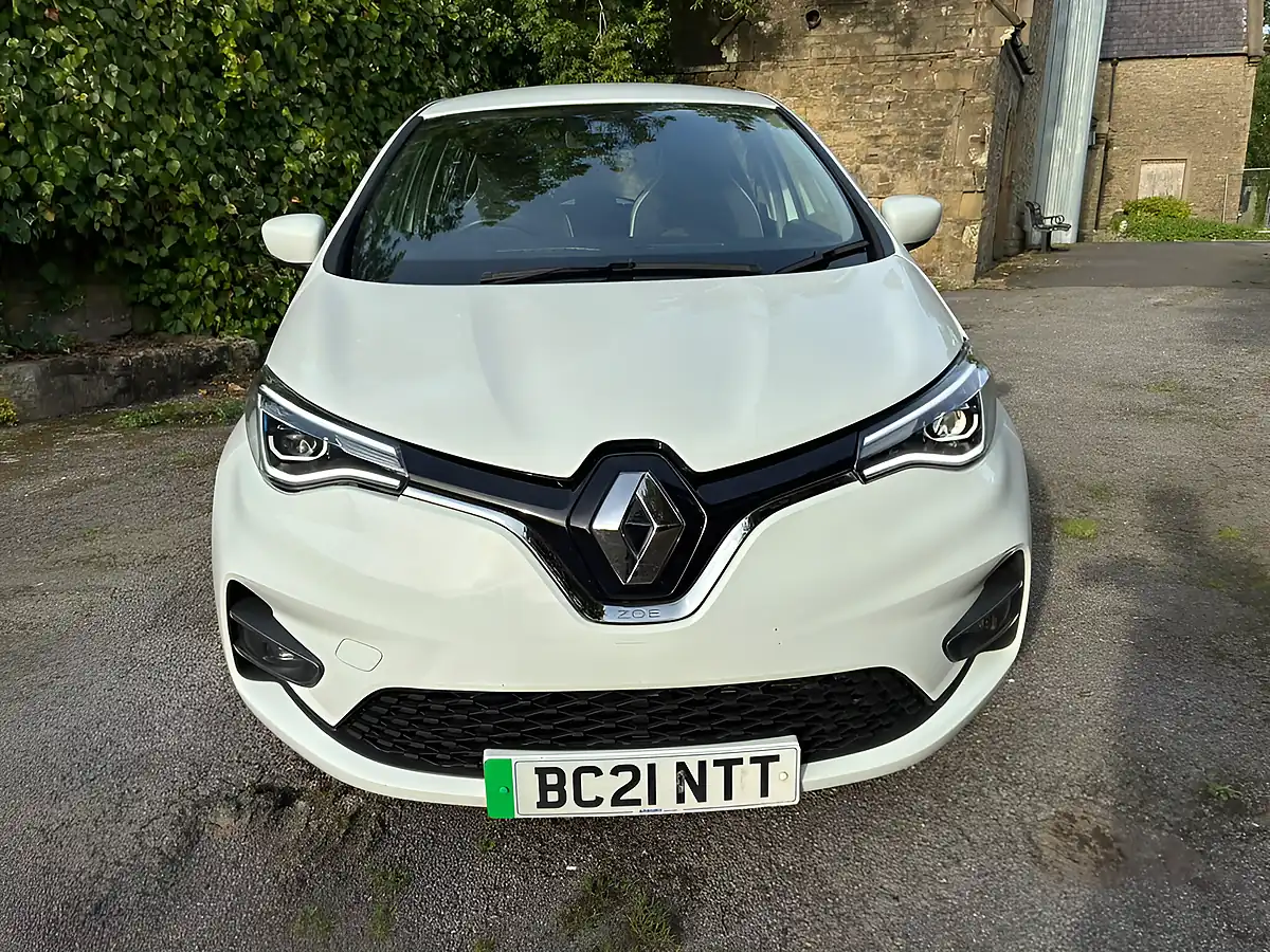 Used 2021 Renault Zoe Iconic White - Interior and Exterior details 15
