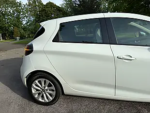 Used 2021 Renault Zoe Iconic White - Interior and Exterior details 19