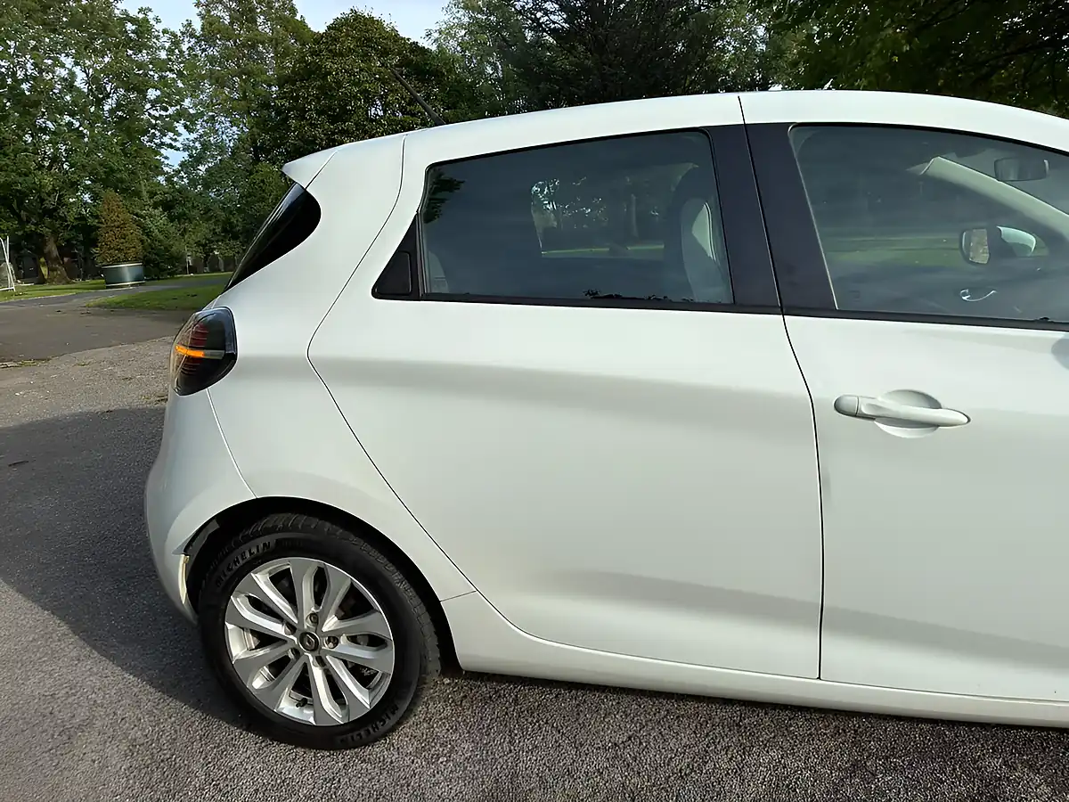 Used 2021 Renault Zoe Iconic White - Interior and Exterior details 19