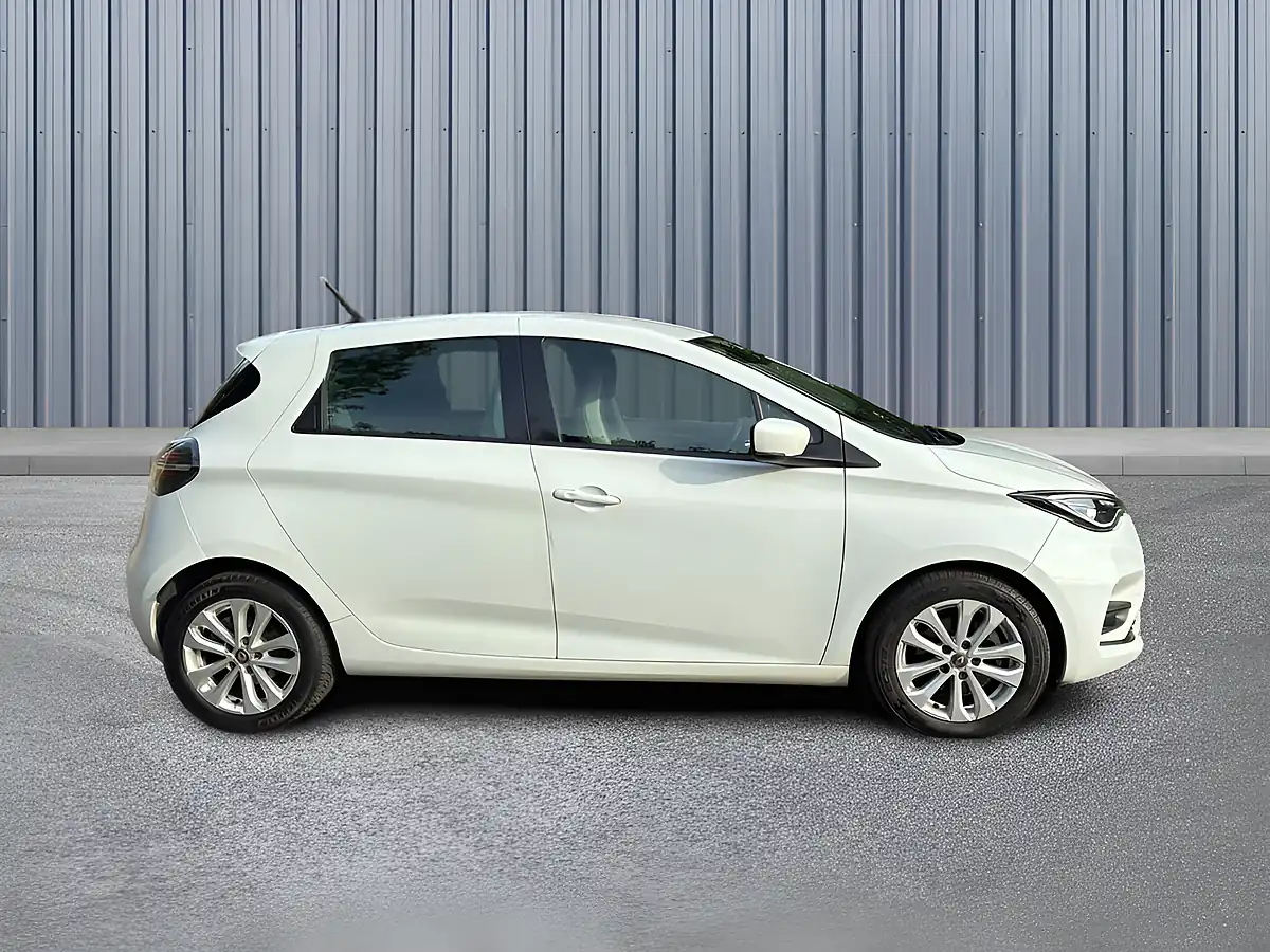 Used 2021 Renault Zoe Iconic White - Interior and Exterior details 7
