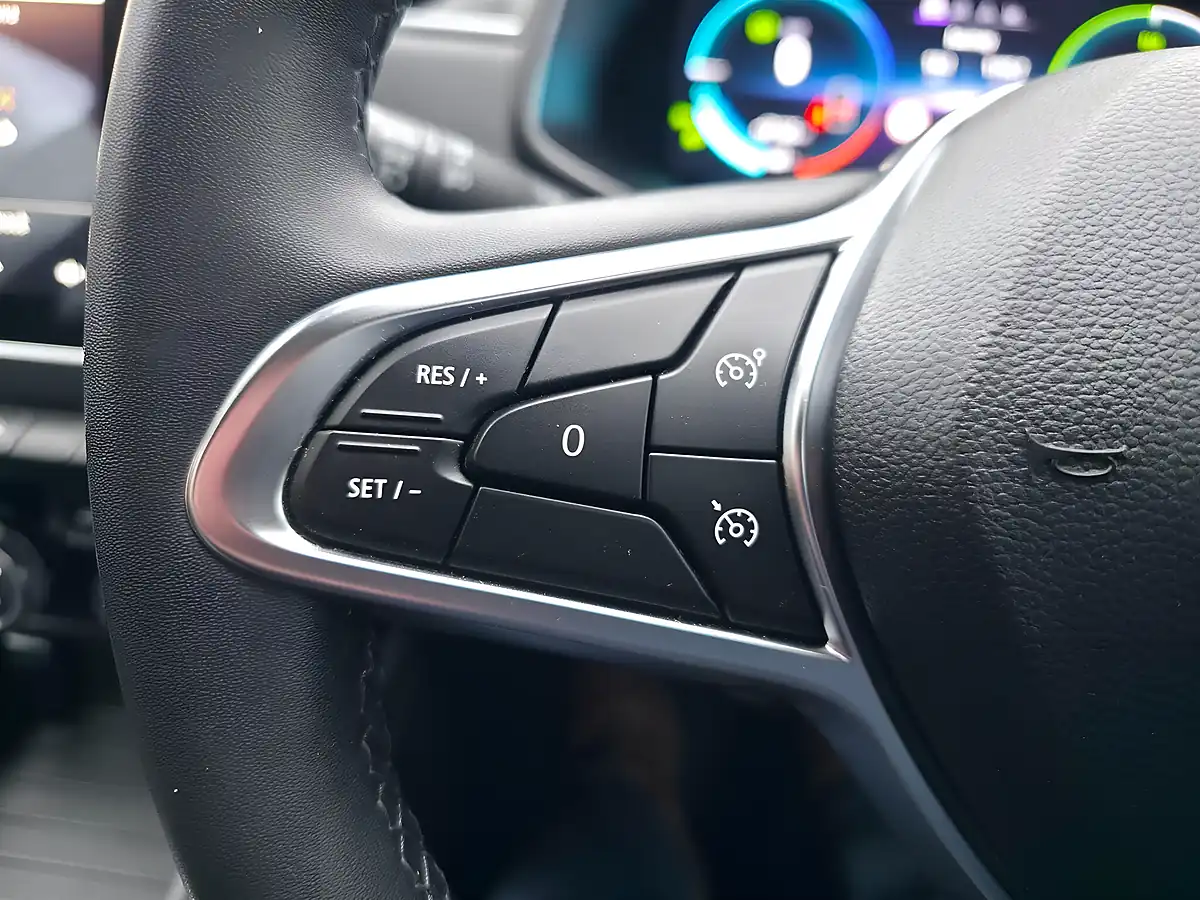 Used 2021 Renault Zoe Riviera Blue - Interior and Exterior details 13