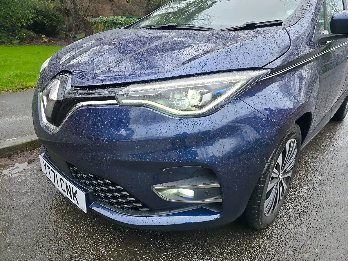 Used 2021 Renault Zoe Riviera Blue - Interior and Exterior details 19