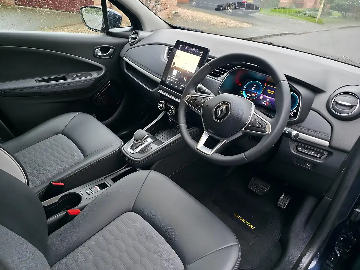 Used 2021 Renault Zoe Riviera Blue - Interior and Exterior details 9
