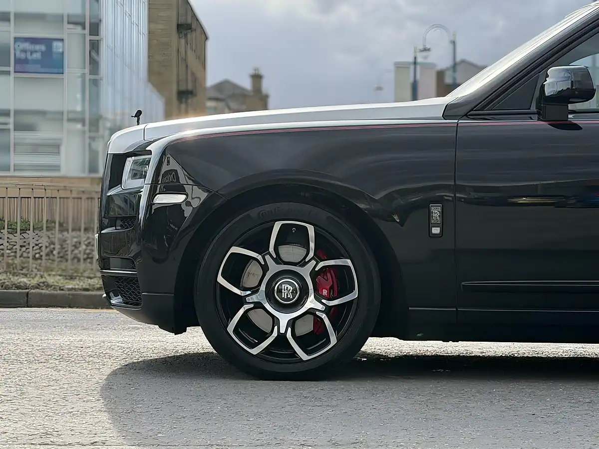 Used 2021 Rolls-Royce Cullinan Black Badge Black - Interior and Exterior details 15