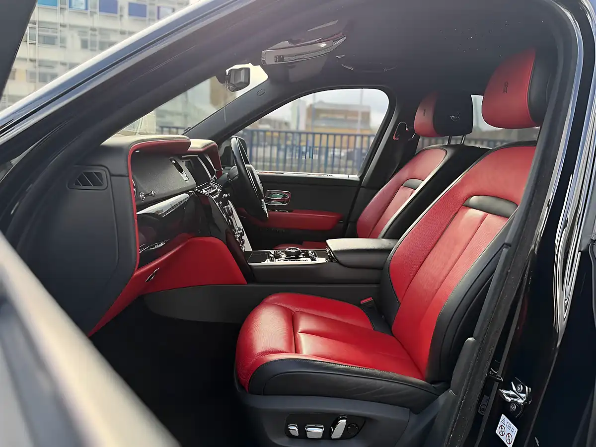 Used 2021 Rolls-Royce Cullinan Black Badge Black - Interior and Exterior details 18