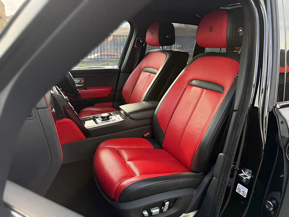 Used 2021 Rolls-Royce Cullinan Black Badge Black - Interior and Exterior details 19