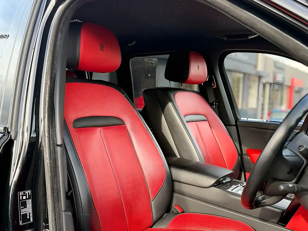Used 2021 Rolls-Royce Cullinan Black Badge Black - Interior and Exterior details 3