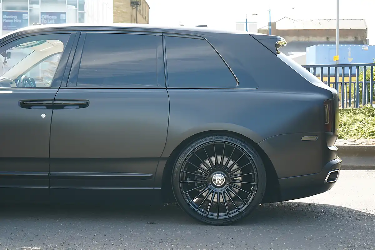 Used 2021 Rolls-Royce Cullinan Blue - Interior and Exterior details 10