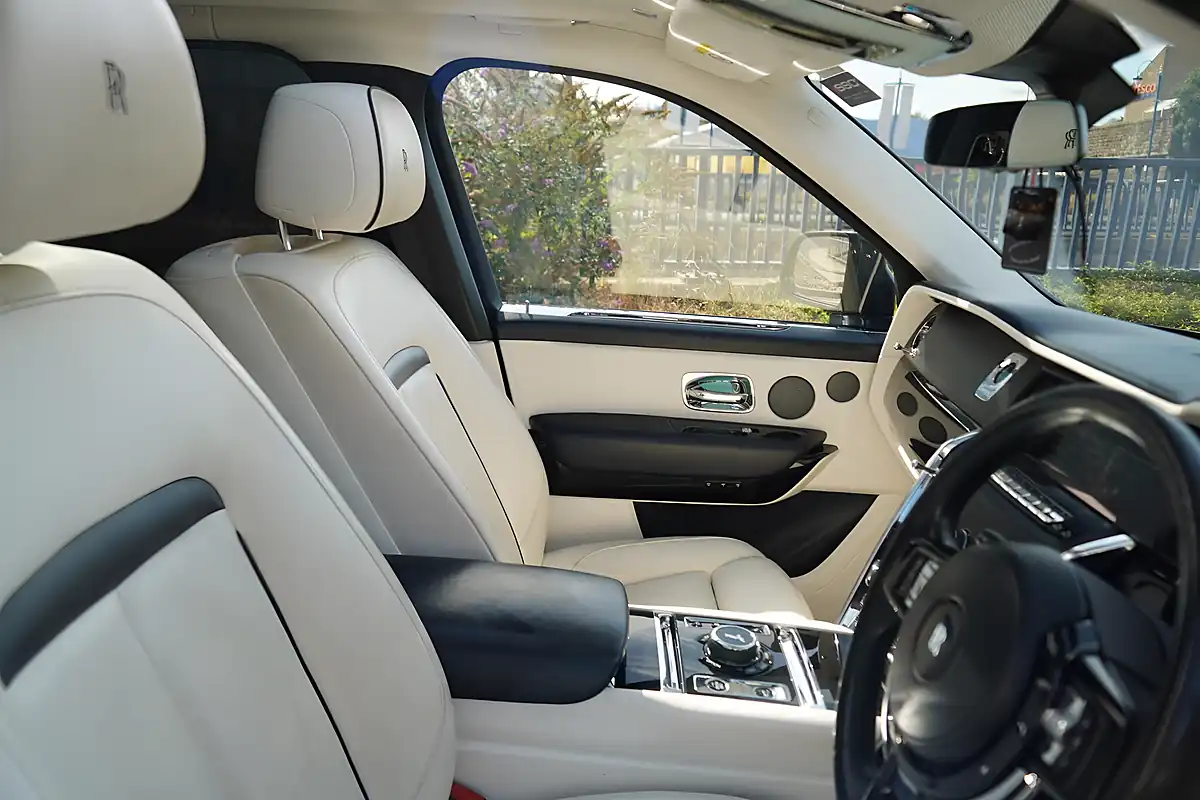 Used 2021 Rolls-Royce Cullinan Blue - Interior and Exterior details 14