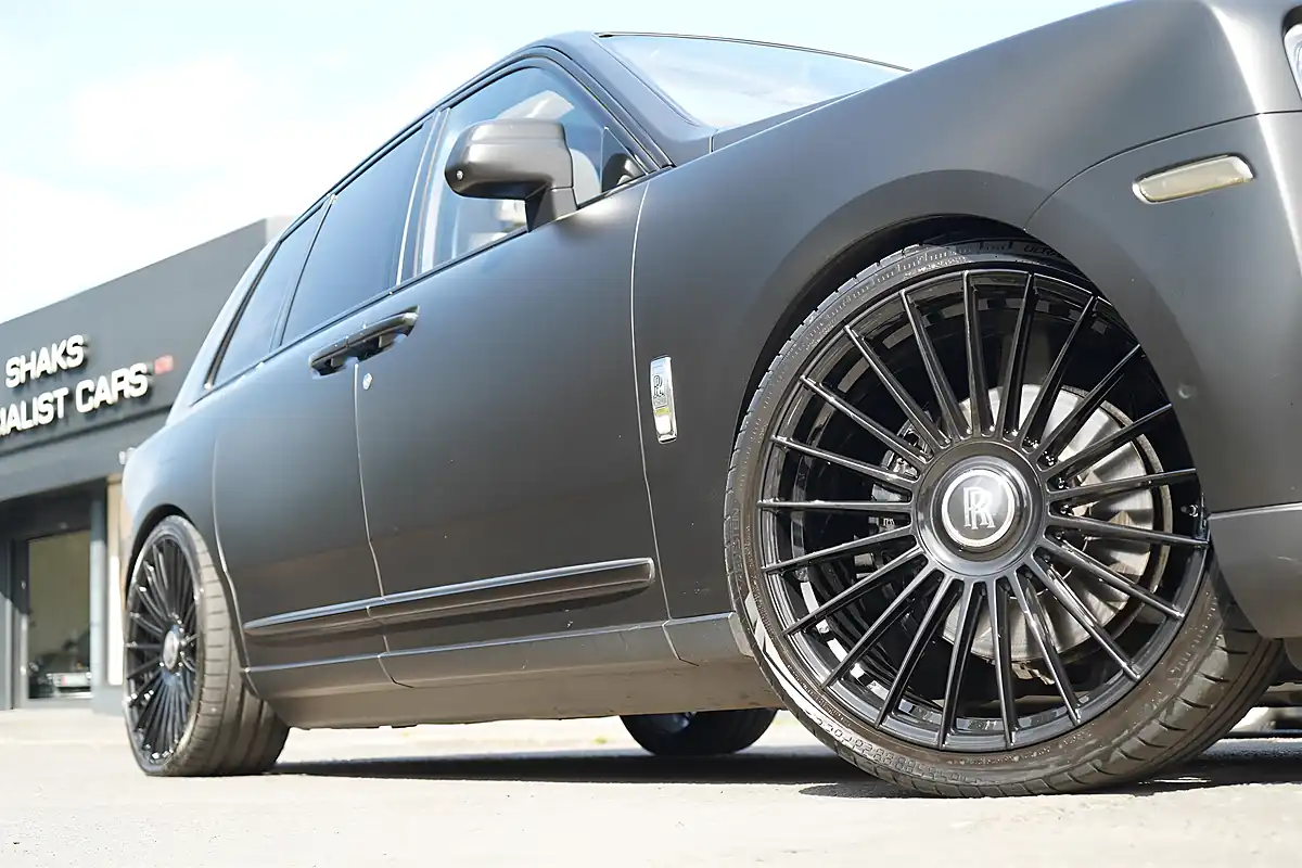 Used 2021 Rolls-Royce Cullinan Blue - Interior and Exterior details 20