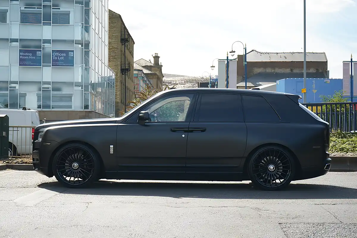 Used 2021 Rolls-Royce Cullinan Blue - Interior and Exterior details 9