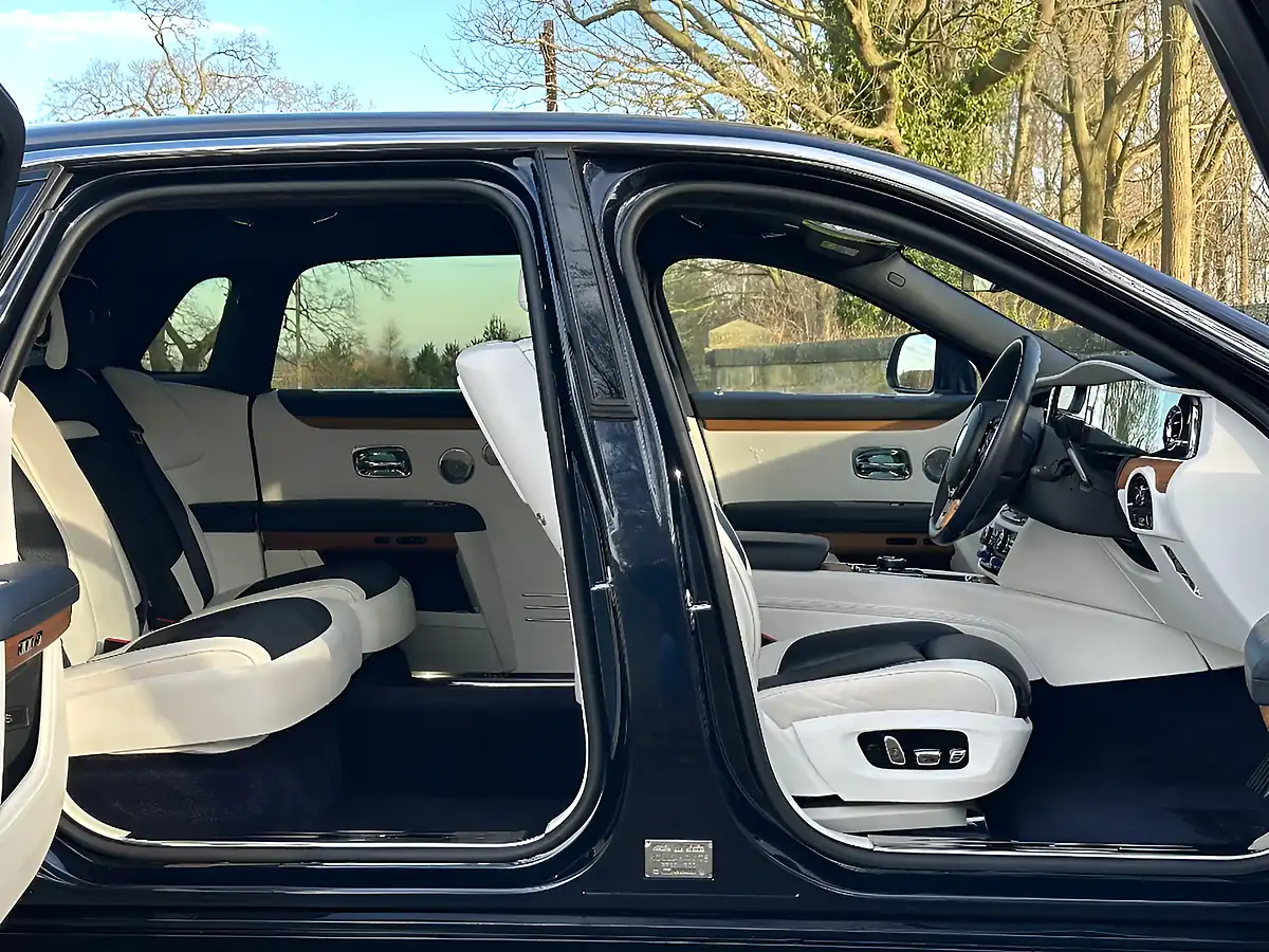 Used 2021 Rolls-Royce Ghost Extended Wheelbase Midnight Sapphire - Interior and Exterior details 12