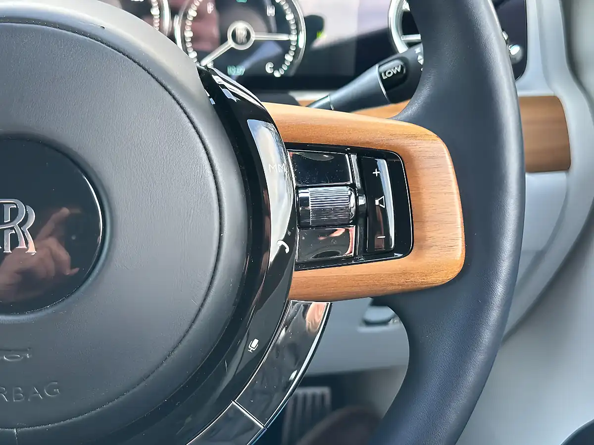 Used 2021 Rolls-Royce Ghost Extended Wheelbase Midnight Sapphire - Interior and Exterior details 16