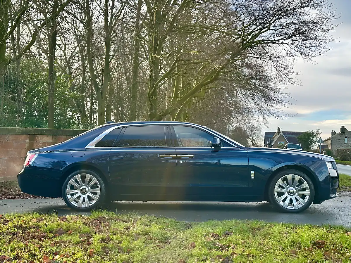 Used 2021 Rolls-Royce Ghost Extended Wheelbase Midnight Sapphire - Interior and Exterior details 3