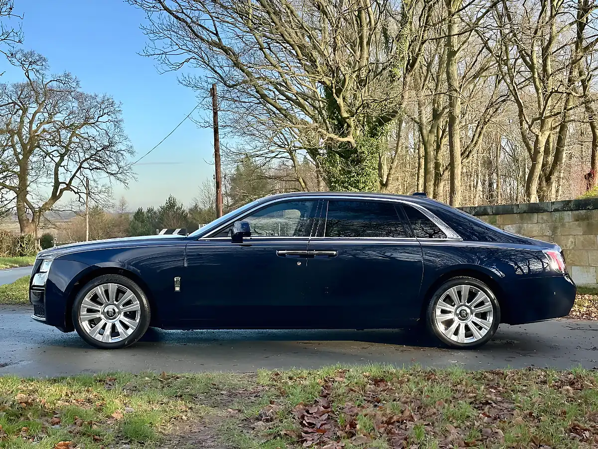 Used 2021 Rolls-Royce Ghost Extended Wheelbase Midnight Sapphire - Interior and Exterior details 4