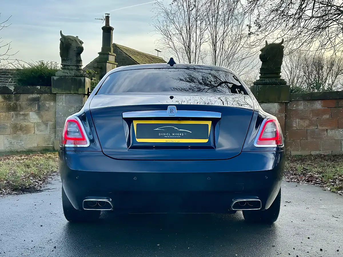Used 2021 Rolls-Royce Ghost Extended Wheelbase Midnight Sapphire - Interior and Exterior details 5