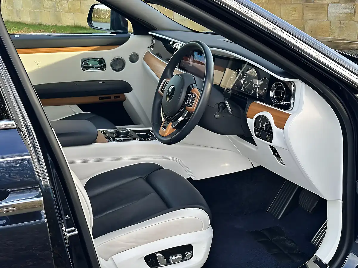 Used 2021 Rolls-Royce Ghost Extended Wheelbase Midnight Sapphire - Interior and Exterior details 9