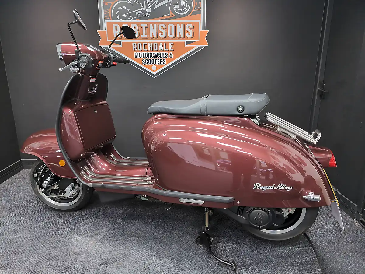 Used 2021 Royal Alloy Tg 125 Odyssey Red - Interior and Exterior details 7