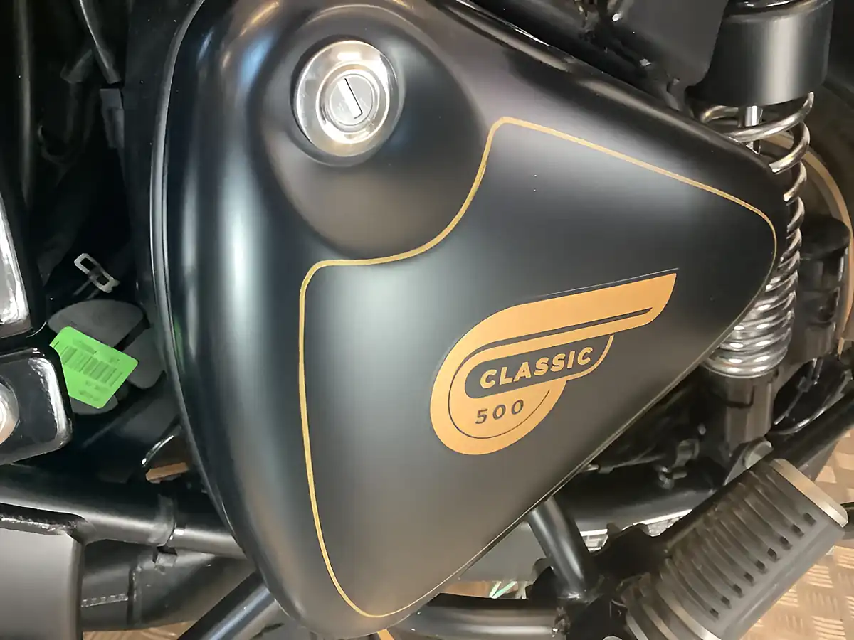 Used 2021 Royal Enfield Bullet Classic Black - Interior and Exterior details 17