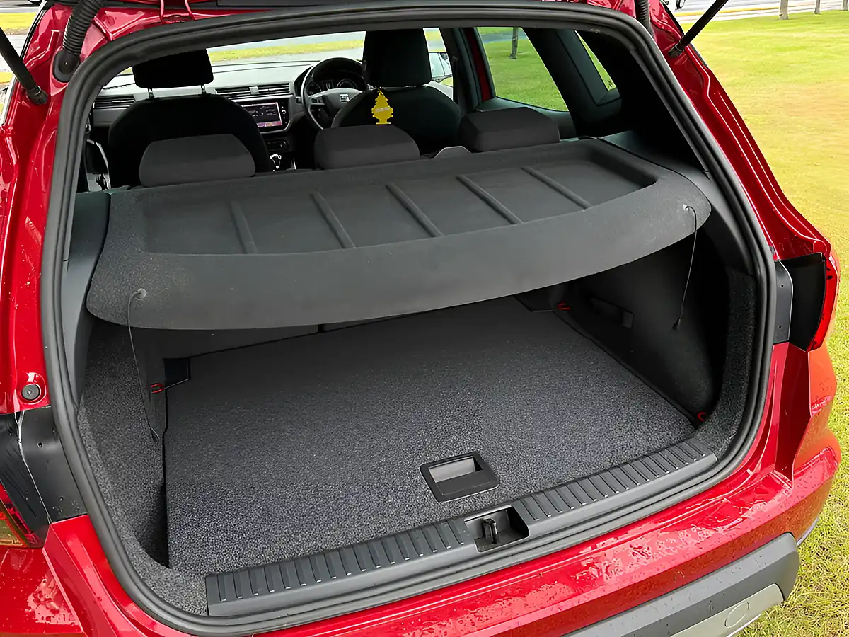 Used 2021 SEAT Arona Fr Red - Interior and Exterior details 12