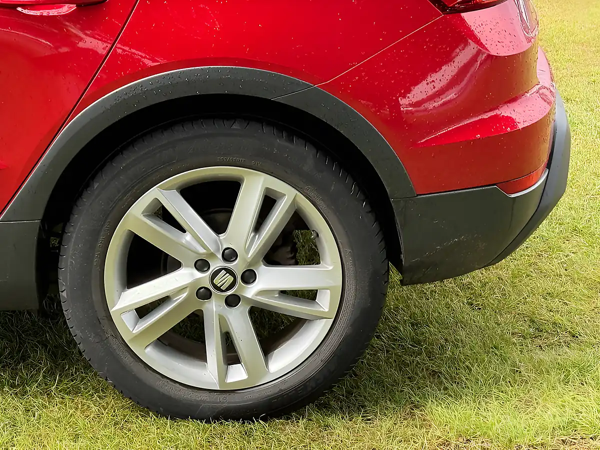 Used 2021 SEAT Arona Fr Red - Interior and Exterior details 9